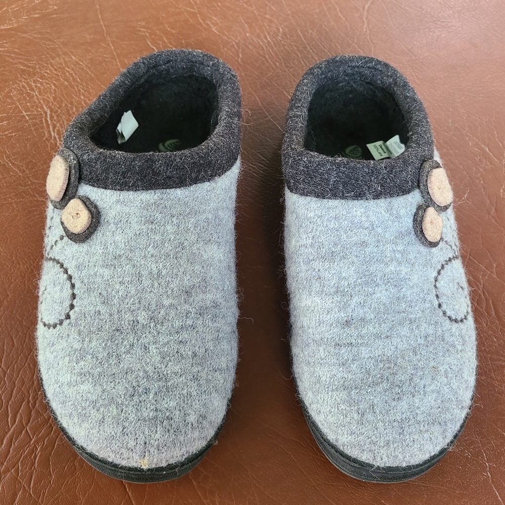 Acorn Gray and Black Slippers with Floral Accent - Picture 3 of 9